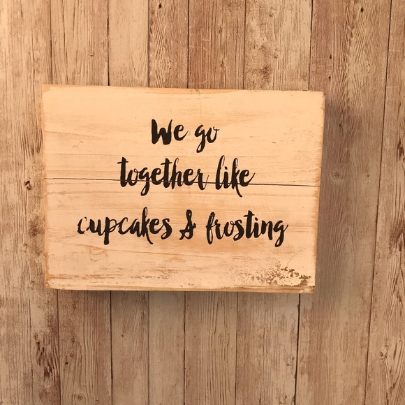 Macy's Other - Cupcakes & frosting sign decor FREE when bundled
